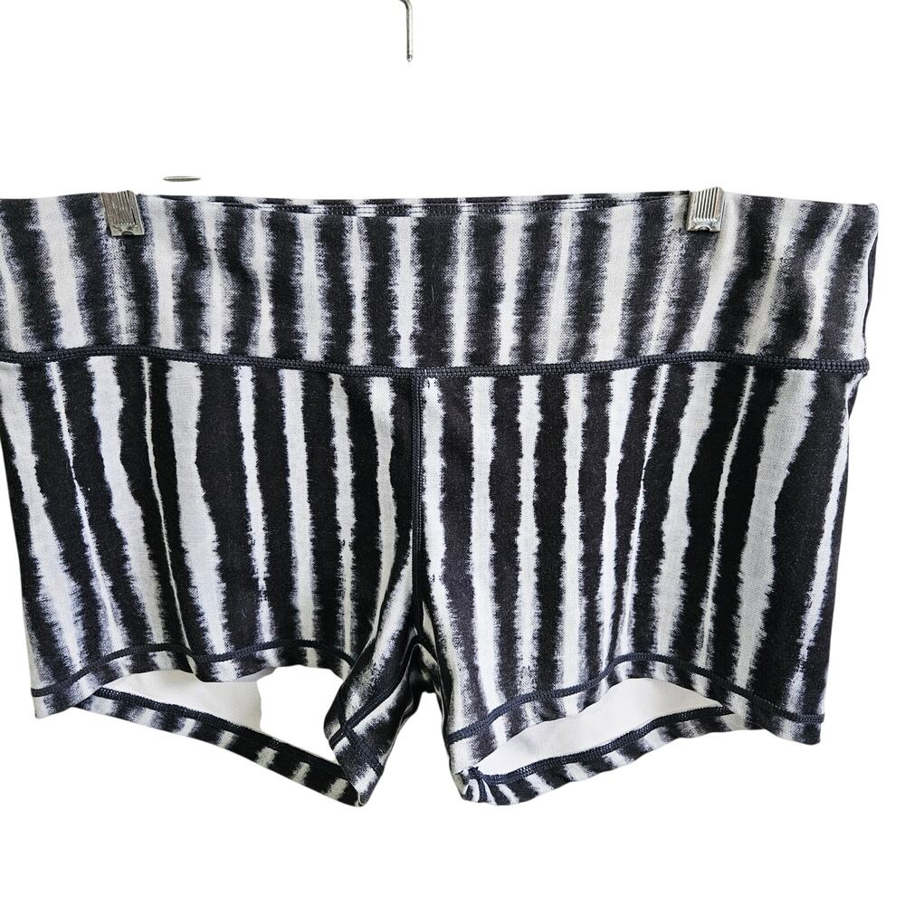 Wodbottom Womens XXL Athletic Crossfit Shortie Shorts Black White Tie Dye Stripe